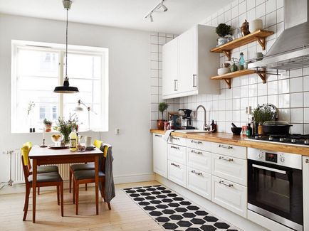 Stilul suedez în interiorul unui mic apartament sau casă mică, bucătărie și design de cameră