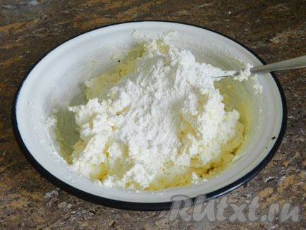 Сирники з сиру по-домашньому - рецепт з фото