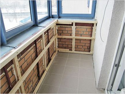 Способи швидкої обробки балкона стіновими панелями пвх