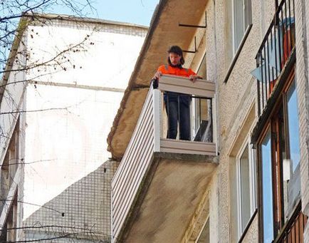 Способи швидкої обробки балкона стіновими панелями пвх
