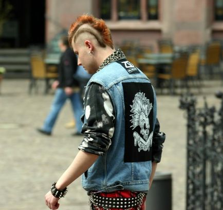 Modalități de dedicație în punk, punk site