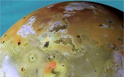 Jupiter holdjait, Io