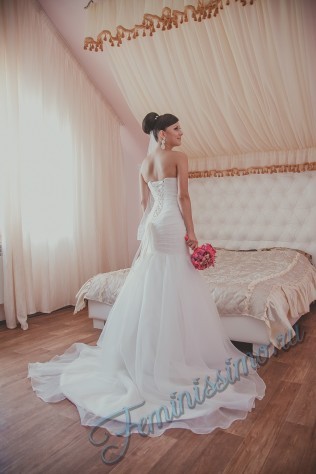 Суворе весільну сукню - фото, жіночий журнал