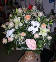 Весільні корзини квітів - кошики з живих квітів для прикраси інтер'єру весільного банкетного