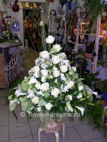 Весільні корзини квітів - кошики з живих квітів для прикраси інтер'єру весільного банкетного