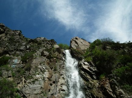 Descrierea și fotografiile descriși de Waterfall Turgen