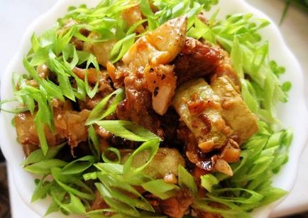 Párolt sertéshús cukkini egy serpenyőben - lépésről lépésre recept fotók a (sertés) Párolt sertéshús cukkini egy serpenyőben - lépésről lépésre recept fotók