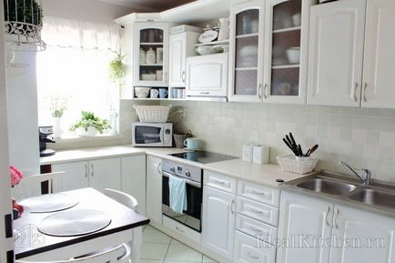 Кутові кухні в стилі класика - ідеї і фото гарнітурів