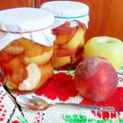 Blocați din piersici cu felii de mere pentru rețeta de iarnă cu o fotografie