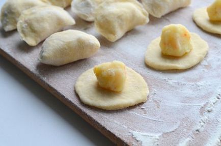 Gombóc töltött nyers burgonya - galuska sajttal és burgonyával - Receptek