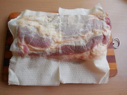 Rola fiartă de carne de porc taiată în manșon - cât de delicioasă este să gătești o rolă de peritoneu de porc,