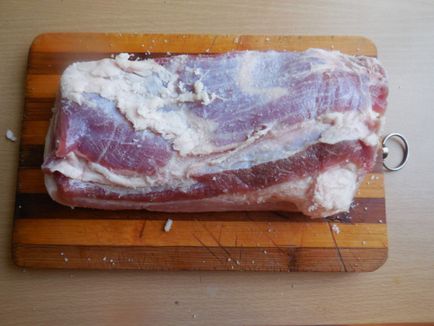 Rola fiartă de carne de porc taiată în manșon - cât de delicioasă este să gătești o rolă de peritoneu de porc,