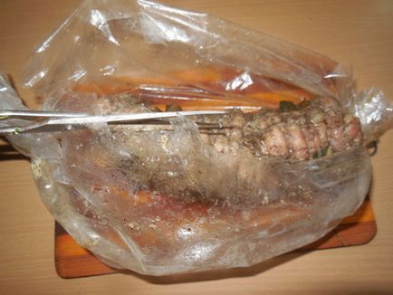 Rola fiartă de carne de porc taiată în manșon - cât de delicioasă este să gătești o rolă de peritoneu de porc,