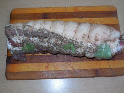 Rola fiartă de carne de porc taiată în manșon - cât de delicioasă este să gătești o rolă de peritoneu de porc,