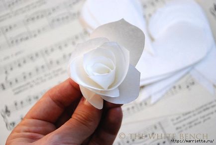 Вінтажна кавова троянда з паперу