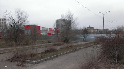 În loc de un parc și un patinoar din Volgograd, se construiește un alt centru comercial și de afaceri, Comitetul raional Krasnoyektabrsky