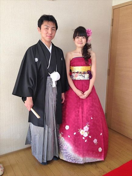 Mirele japoneze transformă kimonosul tradițional în rochii de mireasă șocante, umkra