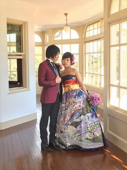 Японські нареченої перетворюють традиційні кімоно в вражаючі весільні сукні, умкра