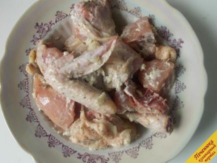Carne de pui fiartă într-o multivark (rețetă pas cu pas cu o fotografie)