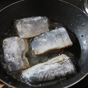 Fried herring cu cartofi în rețeta daneză cu fotografii