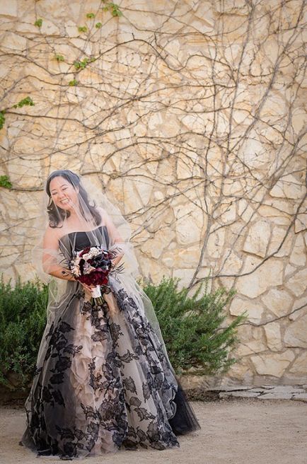 23 Fotografii ale celor mai curajoase mirese care au ales rochii de nunta inchise