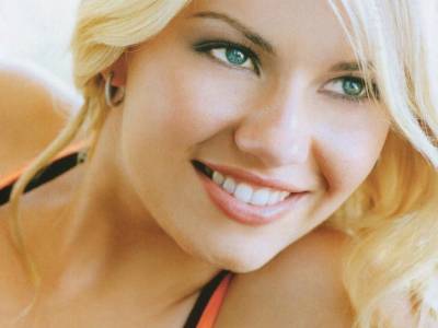 Cuthbert smink nélkül (Cuthbert) Elisha Cuthbert smink nélkül