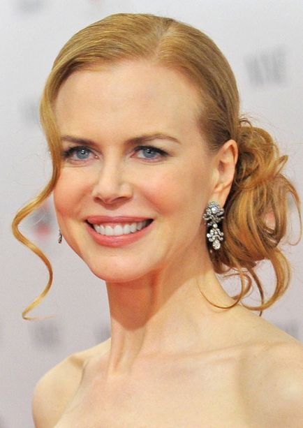 Evoluția coafurilor Nicole Kidman la actrita a devenit 48 de ani