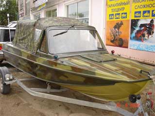 Fotografia unei barci cu motor din Kazanka, cea mai populara si mai ieftina barca de sepie 5m4, 5m4