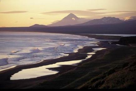 Munții de-a lungul țărmului Oceanului Pacific