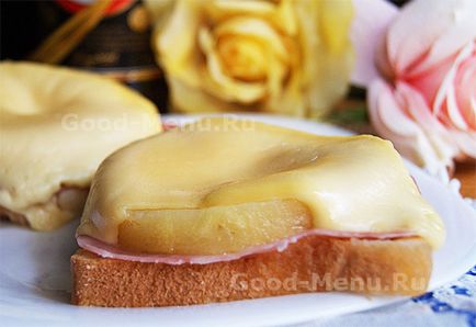 Гарячі бутерброди з ананасом - рецепт з фото