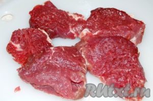 Carne de vită într-un stil de țară - pregătim pas cu pas o fotografie