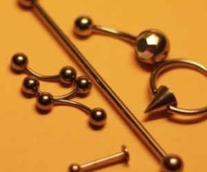 Eszközök piercing gyűrűk, rúd, arany, Labret, egy katétert (arany) Eszközök piercing gyűrűk, rúd, arany, Labret, katéter