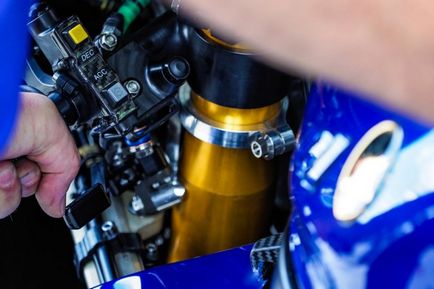 Engineer körülbelül Brembo hátsó fék felszereléséhez MotoGP