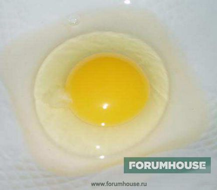 Як зробити жовток курячого яйця помаранчевим