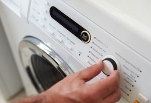 Cum să spălați perdele pentru 8 țesături