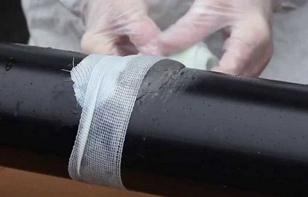 Cum să etanșezi o gaură într-o țeavă de plastic pentru a sigila o fisură într-o conductă de canalizare cu sudură rece