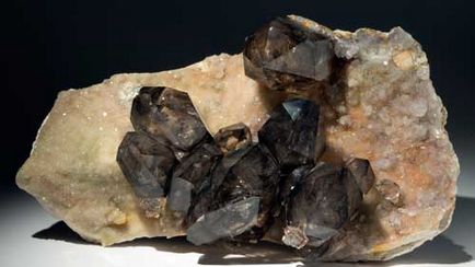 Камінь раухтопаз і його властивості кому підходить за знаком зодіаку, колір і значення
