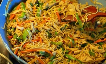 Taitei chinezești cu rețete de pui și legume cu fotografii, ls