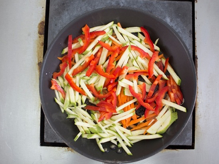 Kínai tészta csirkével és zöldségekkel recept fotókkal, ls