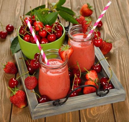 Strawberry smoothies - rețete din fructe proaspete și congelate