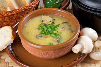 Кукурудзяний суп з різними інгредієнтами