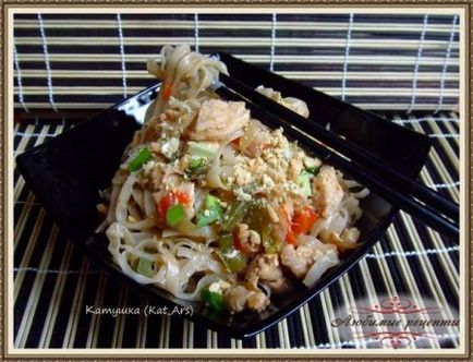 Rizs tésztával Thai csirke - kedvenc receptjeit