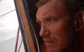 Face în față cu un singur coca împotriva catamaran, articol din revista yacht russia