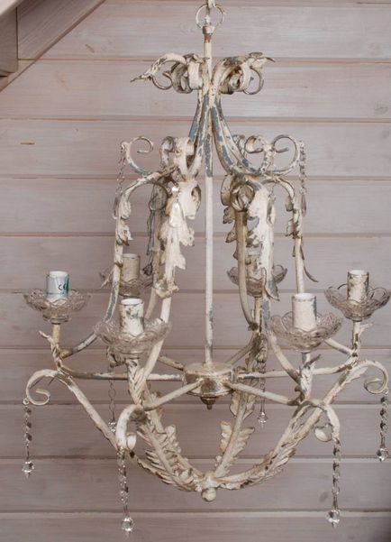 Candelabru în bucătărie în stilul Provence