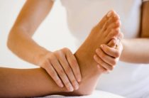 Masajul articulațiilor genunchiului cu artrită