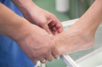 Masajul articulațiilor genunchiului cu artrită