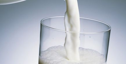 Чи можна пити холодне молоко з холодильника - корисні поради