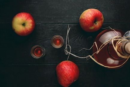 Наливка з яблук в домашніх умовах - 6 дивовижних рецептів
