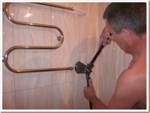 Montarea pe perete a barelor de prosoape în tipurile de baie și funcționalitate, instalarea fotografiilor