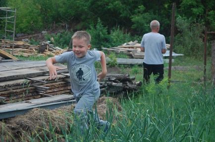 Nem úgy, mint más emberek gyermek él nevelőszülőknél a Tyumen régió (Tyumen) Nem mások gyermekeit, mint a helyettesítő család él a Tyumen régió